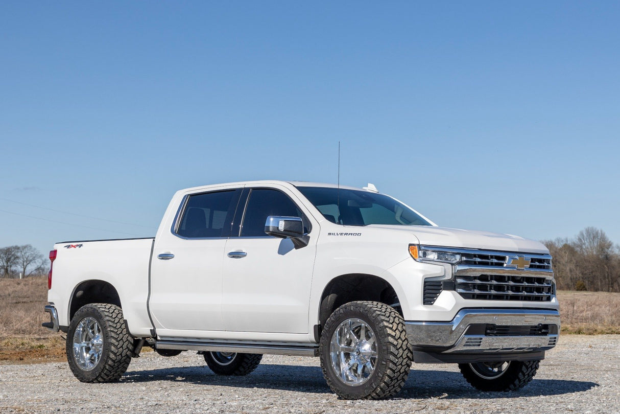 Rough Country 3.5 Inch Lift Kit - M1 Struts/M1 - Chevy Silverado 1500 2WD/4WD (2025) - 110440RED