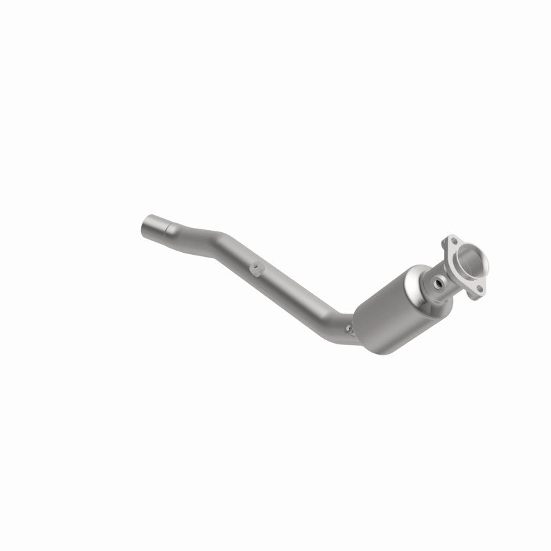 MagnaFlow direct-fit catalytic converter fits 2007-2009 Land Rover Range Rover Sport and Land Rover LR3. Hardware is included to eliminate the hassle of working with corroded facto