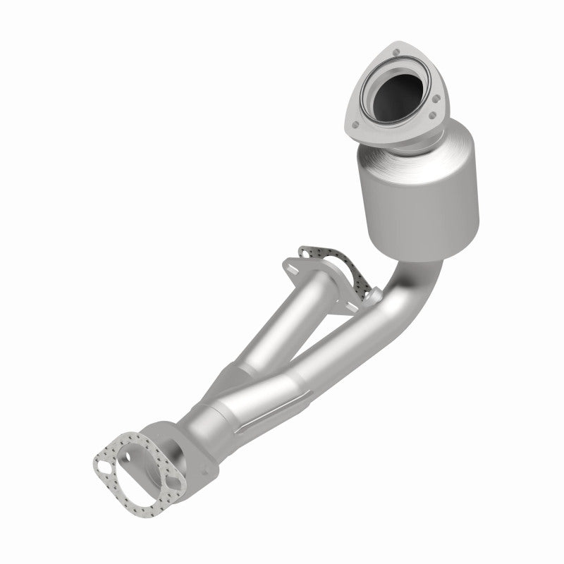 MagnaFlow direct-fit catalytic converter fits 2007-2008 Saturn Aura, 2008 Chevrolet Malibu, and additional vehicles. Avoid potential exhaust leaks by using the included gaskets to