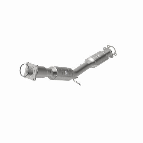 MagnaFlow direct-fit catalytic converter fits 2004-2010 Volvo S40 and 2005-2010 Volvo V50. Avoid potential exhaust leaks by using the included gaskets to get a proper seal and 2005