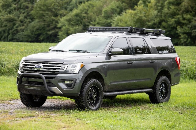 Fits Ford Expedition 4WD (2018-2024) 3 Inch Lift Kit; UCA; 40231RED