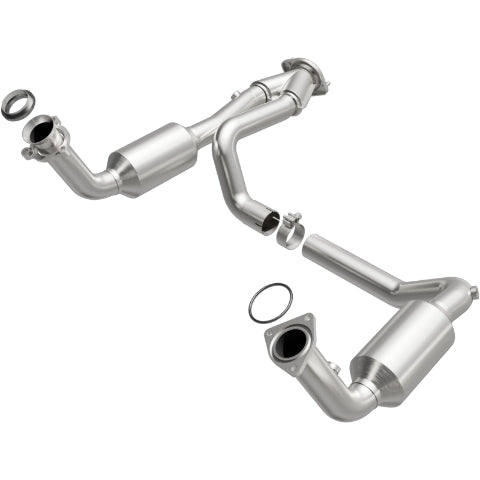 MagnaFlow direct-fit catalytic converter for 2003-2005 Chevy Silverado 1500 stainless steel CARB compliant 4551419