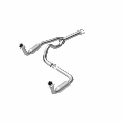 MagnaFlow direct-fit catalytic converter fits 2000-2002 Chevrolet Express 1500, GMC Savana 1500, and additional vehicles and 00 Chevy Express 1500 5.7L stainless steel CARB complia