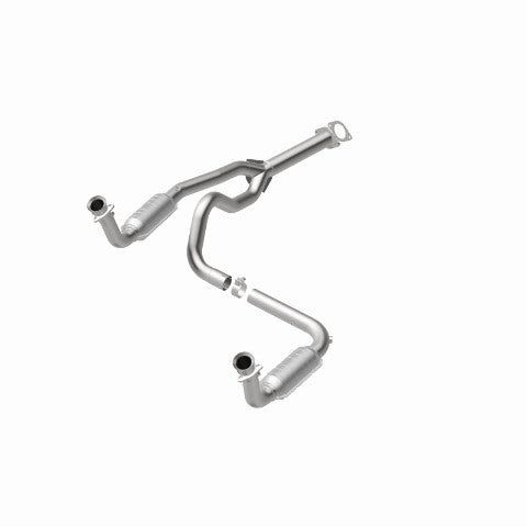 MagnaFlow direct-fit catalytic converter fits 2000-2002 Chevrolet Express 1500, GMC Savana 1500, and additional vehicles and 00 Chevy Express 1500 5.7L stainless steel CARB complia