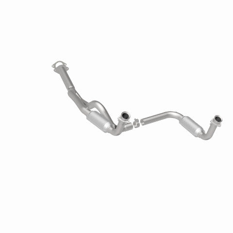 MagnaFlow direct-fit catalytic converter fits 2000-2002 Chevrolet Express 1500, GMC Savana 1500, and additional vehicles and 00 Chevy Express 1500 5.7L stainless steel CARB complia