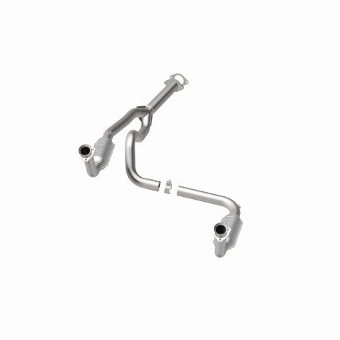 MagnaFlow direct-fit catalytic converter fits 2000-2002 Chevrolet Express 1500, GMC Savana 1500, and additional vehicles and 00 Chevy Express 1500 5.7L stainless steel CARB complia