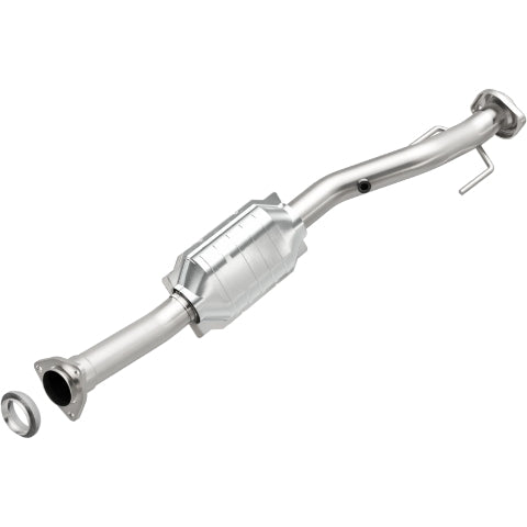 MagnaFlow direct-fit catalytic converter fits 2002-2005 Chevrolet Trailblazer, GMC Envoy, and additional vehicles. Avoid potential exhaust leaks by using the included gaskets to ge