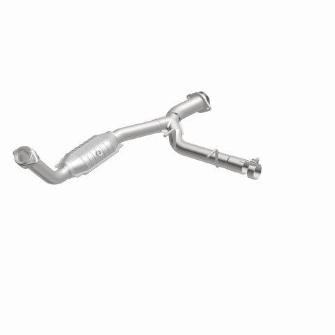 MagnaFlow direct-fit catalytic converter fits 2005-2006 Ford Expedition 5.4L and 05 Expedition passenger side 5.4L passenger side stainless steel CARB compliant OBDII 49411