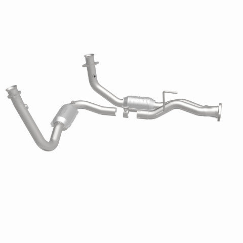 MagnaFlow direct-fit catalytic converter for 2005-2006 Jeep Cherokee 3.7 inch inlet/outlet stainless steel CARB compliant 49687