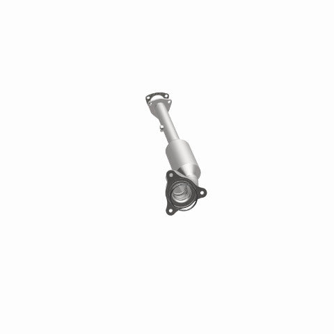 MagnaFlow direct-fit catalytic converter fits 2001-2003 Saturn L200, 2001-2002 Saturn L100, and additional vehicles. Avoid potential exhaust leaks by using the included gaskets to