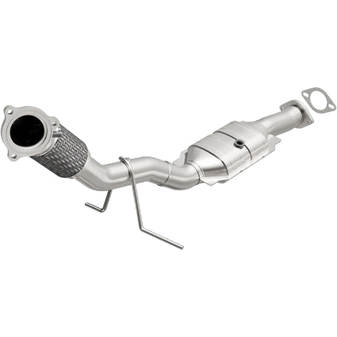 MagnaFlow direct-fit catalytic converter fits 2003-2004 Volvo XC70, Volvo S60, and additional vehicles. Avoid potential exhaust leaks by using the included gaskets to get a proper
