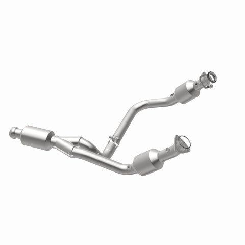 MagnaFlow direct-fit catalytic converter for 2014-2016 Chevy Silverado 1500 stainless steel CARB compliant 5582642