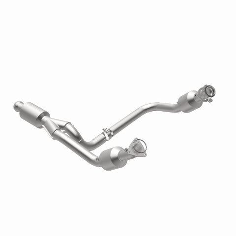MagnaFlow direct-fit catalytic converter for 2014-2016 Chevy Silverado 1500 stainless steel CARB compliant 5582642