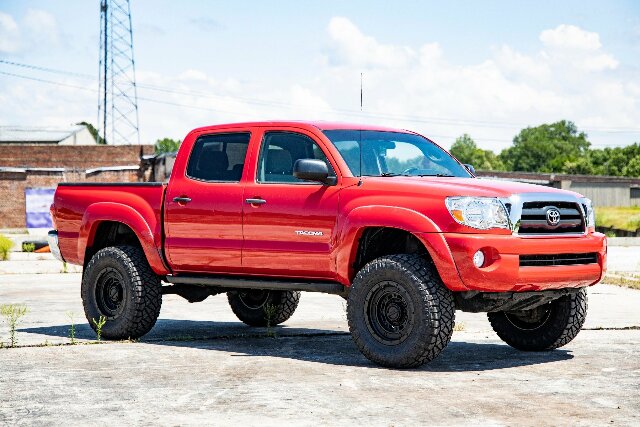 Fits Toyota Tacoma 4WD (2005-2023) 3.5 Inch Lift Kit; UCA; M1 Struts; 74240RED