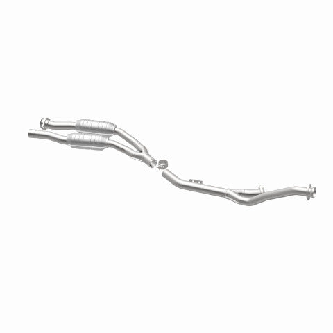 MagnaFlow direct-fit catalytic converter fits 1994-1995 Mercedes-Benz S500, Mercedes-Benz S420, and additional vehicles. Hardware is included to eliminate the hassle of working wit