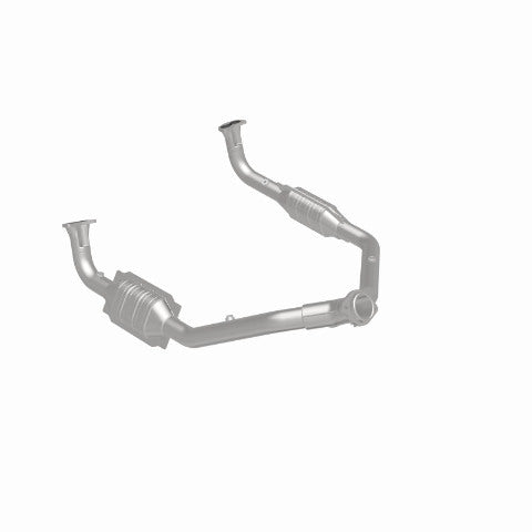 MagnaFlow direct-fit catalytic converter fits 1994-1995 Land Rover Defender 90, Land Rover Discovery, and additional vehicles. Hardware is included to eliminate the hassle of worki