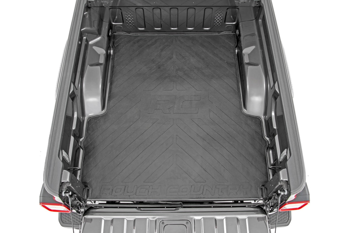 Fits Jeep Gladiator JT 4WD (2020-2024) Bed Mat; 5' Bed; RC Logo; RCM687
