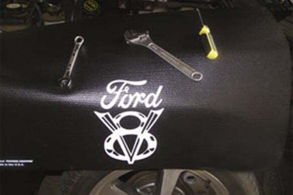 Original Fender Gripper fender cover Ford V8 Logo - FG2135