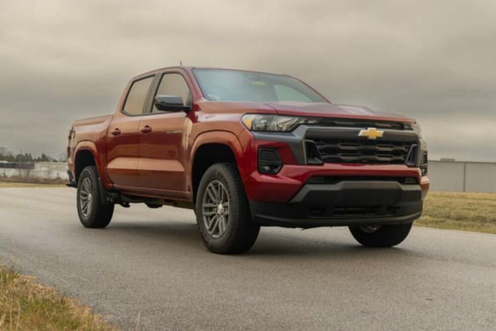 t Fits 2023-2024 GM Colorado/Canyon 2.7L Flowmaster Cat-Back Exhaust System 718165 Flowmaster