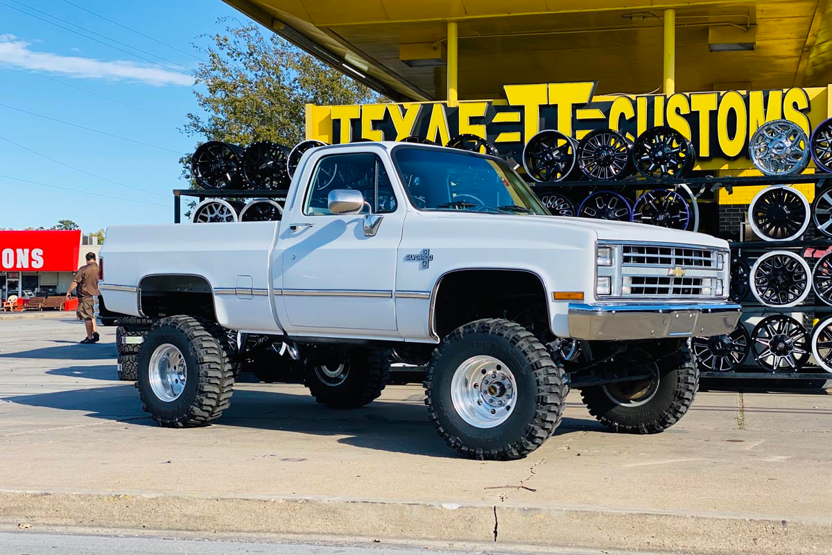 Fits Chevy C10/K10 C15 for Chevy Suburban by Rough Country