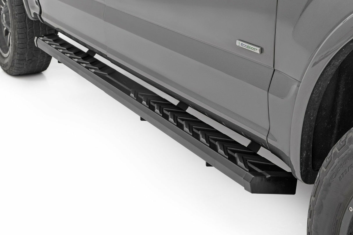 Side steps for 2015-2024 Ford F-150 by Rough Country
