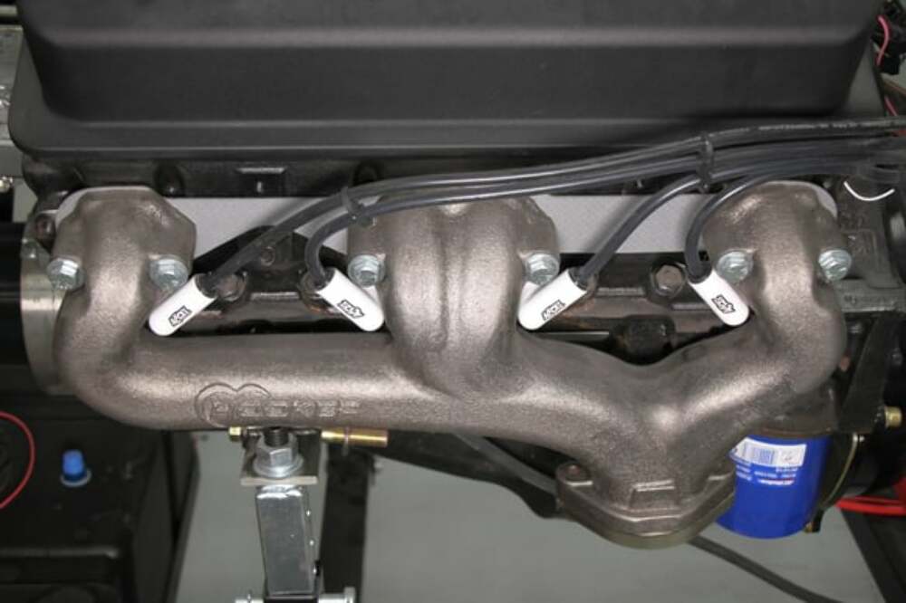 t Fits Small Block Chevy 2.5" collector Black Ceramic, Exhaust Manifold 8525-3HKR Hooker