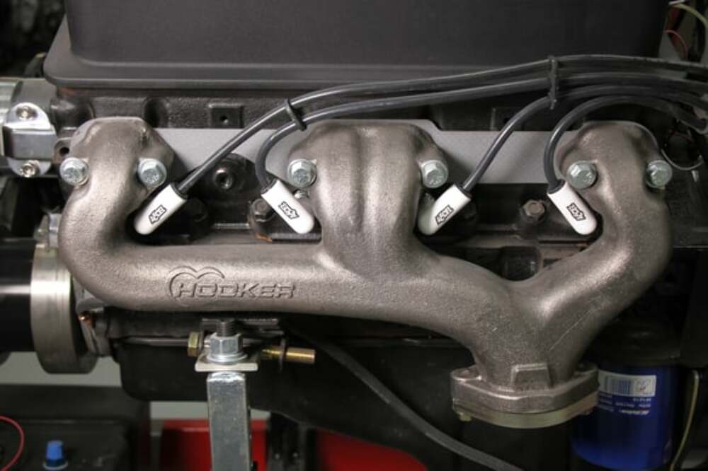 t Fits Small Block Chevy 2.5" collector Black Ceramic, Exhaust Manifold 8525-3HKR Hooker