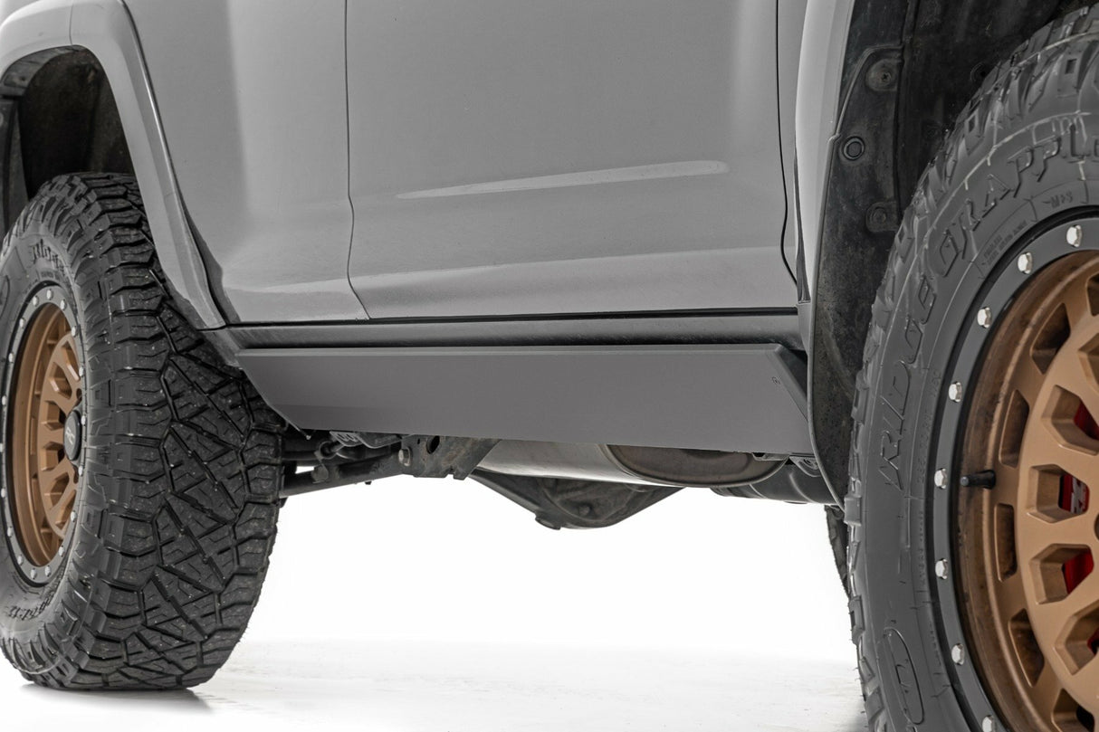 Running boards for Toyota 4Runner by Rough Country
