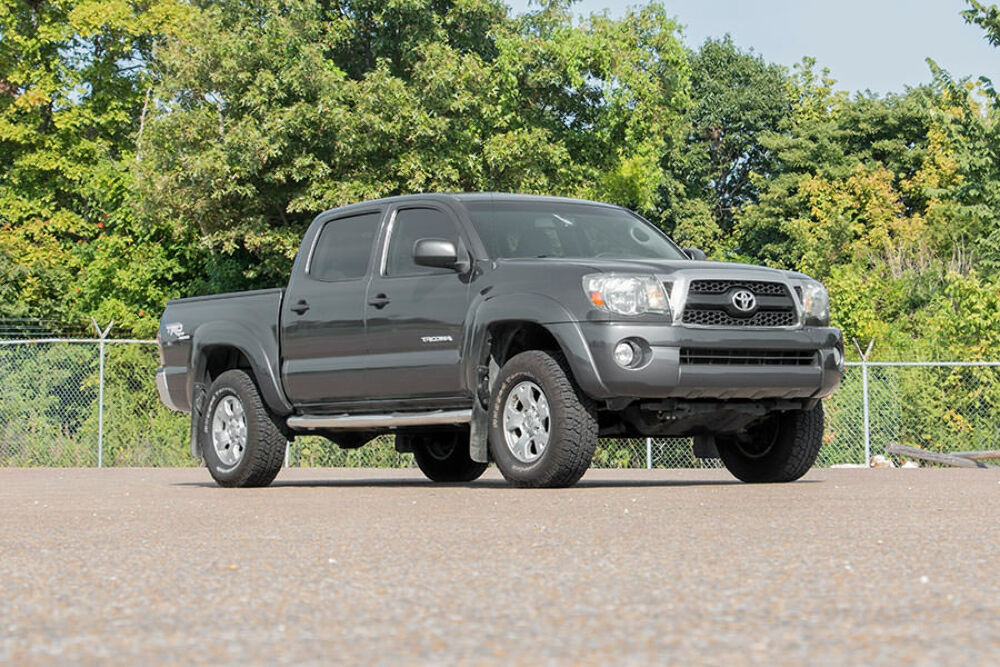 Fits Toyota Tacoma 2WD/4WD (2005-2023) 2 Inch leveling Kit; Aluminum; 744