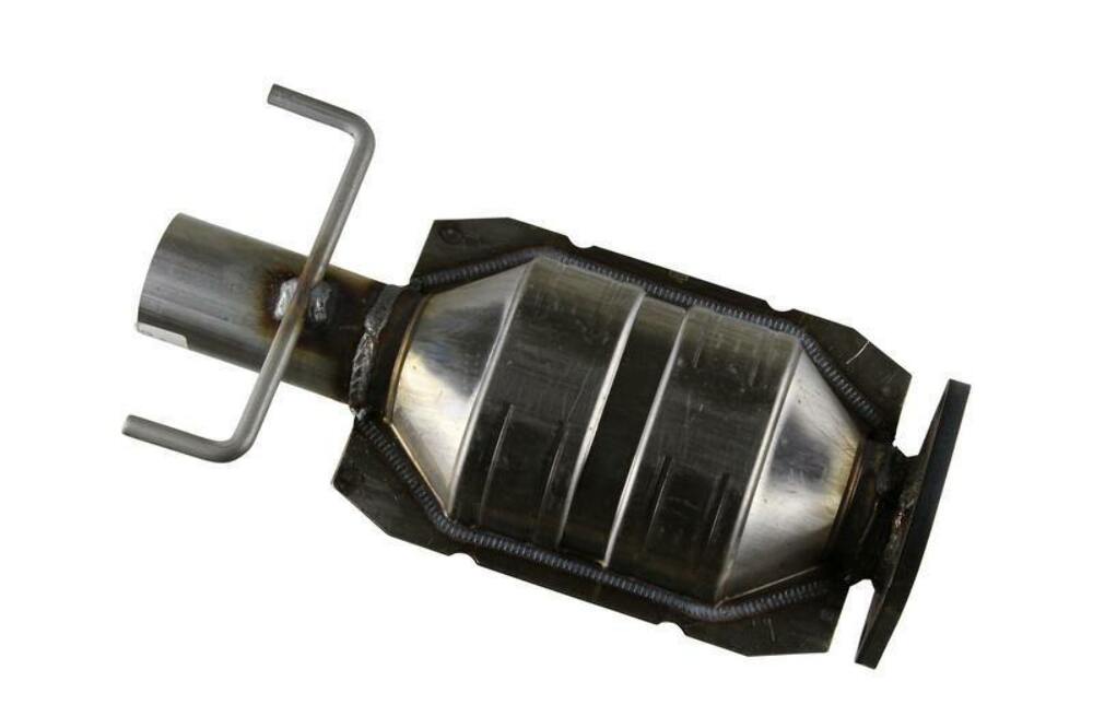 direct-fit catalytic converter fits 1995-2002 Lincoln Continental 4.6L and 1995-2002 Lincoln Continental 4.6L V8 Federal EPA no gasket included 7713350 Schultz