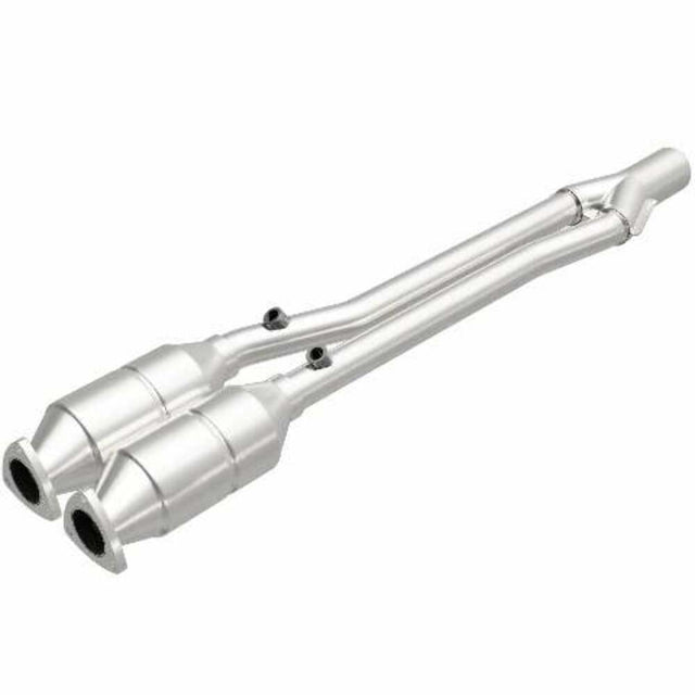 MagnaFlow direct-fit catalytic converter fits 2004-2006 Audi TT Quattro 3.2L and 2004 Volkswagen R32 3.2L stainless steel CARB compliant OBDII 49013