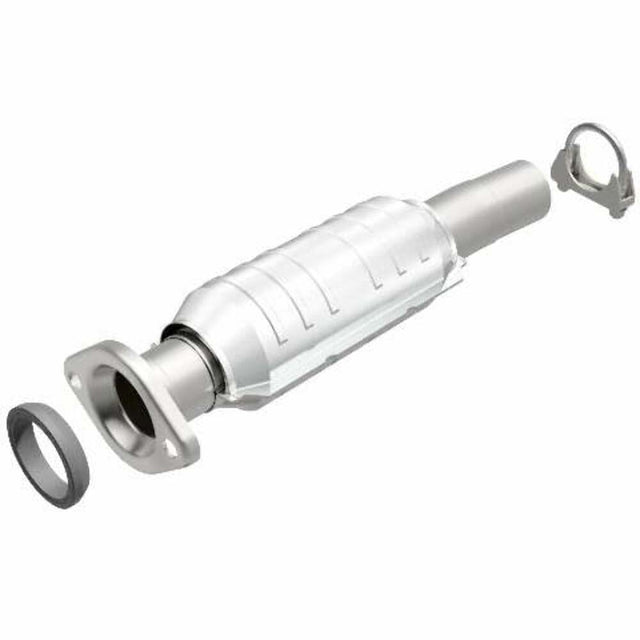 MagnaFlow direct-fit catalytic converter fits 04 Toyota Sienna 3.3L stainless steel Federal EPA compliant OBDII 24158