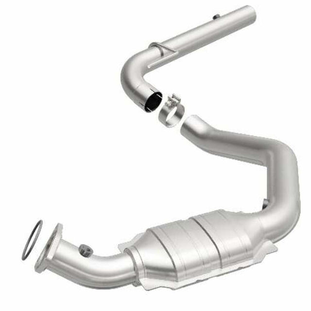 MagnaFlow direct-fit catalytic converter fits 2006-2010 Chevrolet Express 3500, 2006-2009 Chevrolet Express 2500, and additional vehicles and 2007-2008 Express 2500 4.8L driver sid