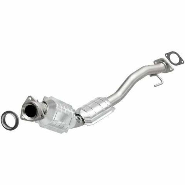 MagnaFlow direct-fit catalytic converter fits 2008-2009 Chevrolet Trailblazer, GMC Envoy, and additional vehicles. Avoid potential exhaust leaks by using the included gaskets to ge