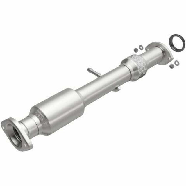 MagnaFlow direct-fit catalytic converter fits 2014-2015 Toyota Highlander 3.5 Undby 3.5 inch inlet/outlet stainless steel CARB compliant 52534