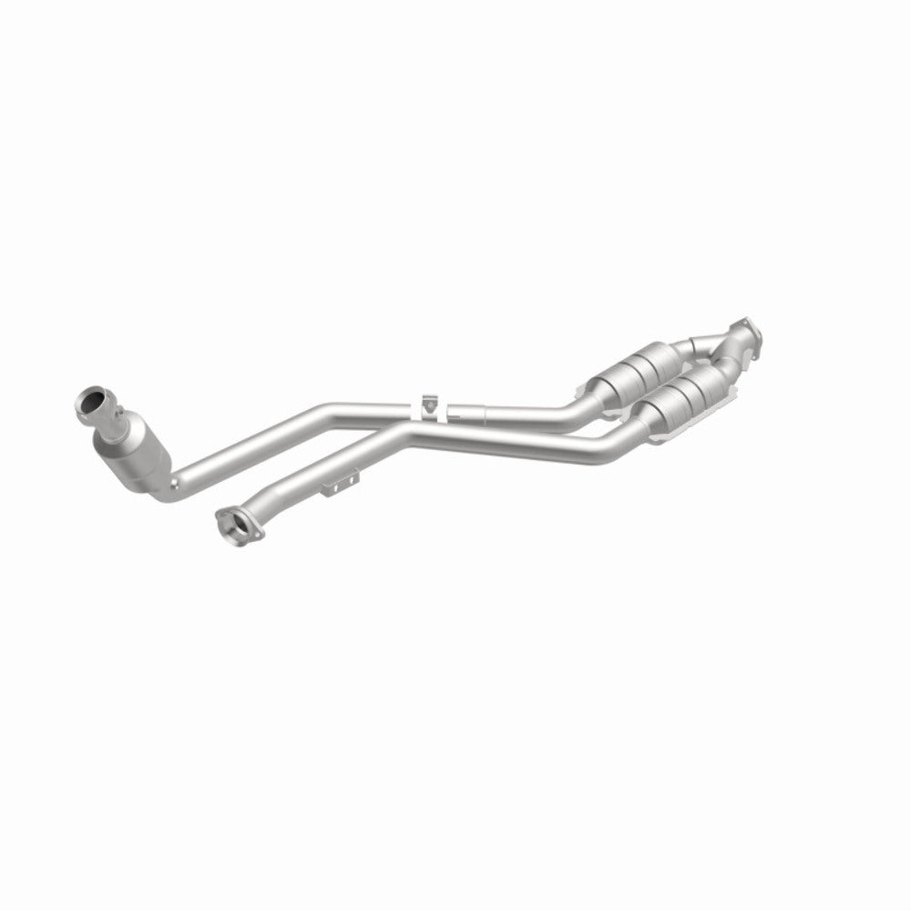 MagnaFlow direct-fit catalytic converter fits 2000 Mercedes-Benz CLK320 3.2L and 2000 Mercedes CLK320 3.2L stainless steel CARB compliant 444059