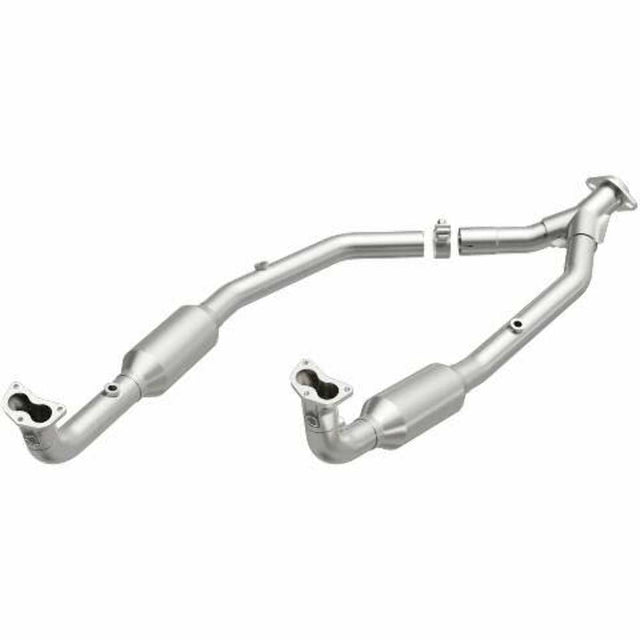 MagnaFlow direct-fit catalytic converter fits 2003 Land Rover Discovery 4.6L stainless steel CARB compliant 4551028