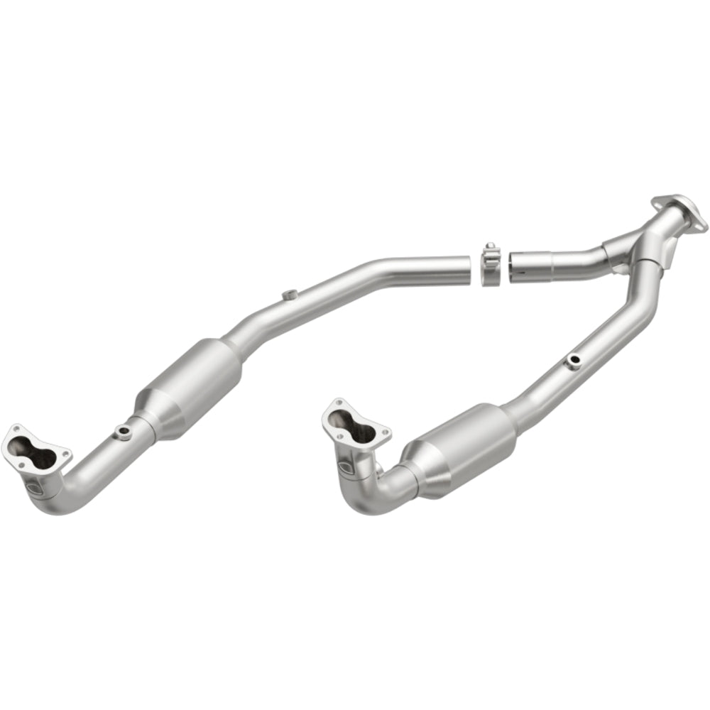 MagnaFlow direct-fit catalytic converter fits 2003 Land Rover Discovery 4.6L stainless steel CARB compliant 4551028