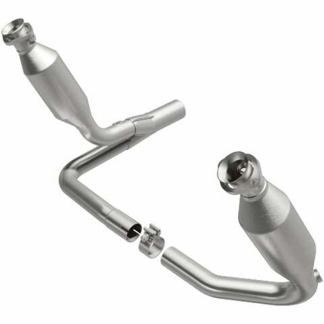 MagnaFlow direct-fit catalytic converter fits 2004 Dodge Dakota 3.7L stainless steel CARB compliant 4551027