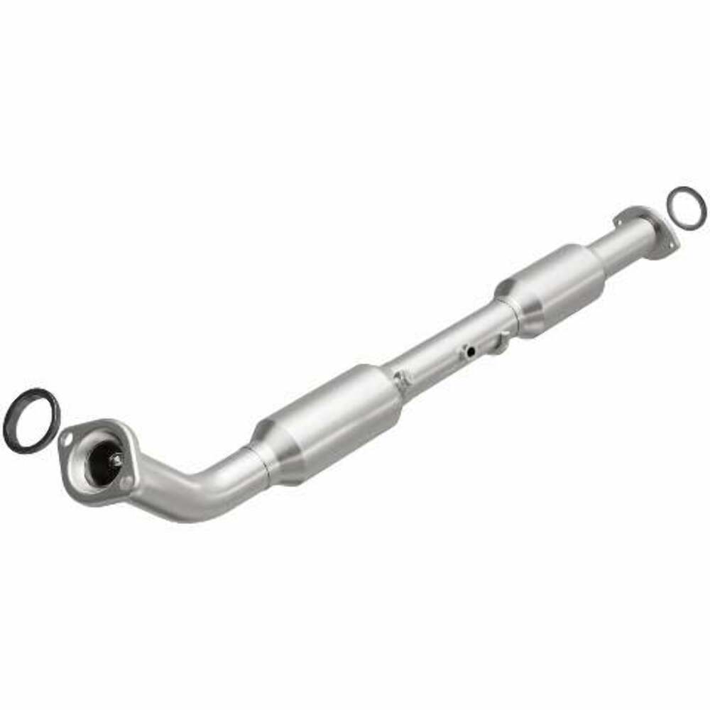 MagnaFlow direct-fit catalytic converter for 2013-2015 Toyota Tacoma 2.7L stainless steel CARB compliant 5582703