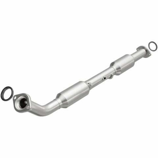 MagnaFlow direct-fit catalytic converter for 2013-2015 Toyota Tacoma 2.7L stainless steel CARB compliant 5582703