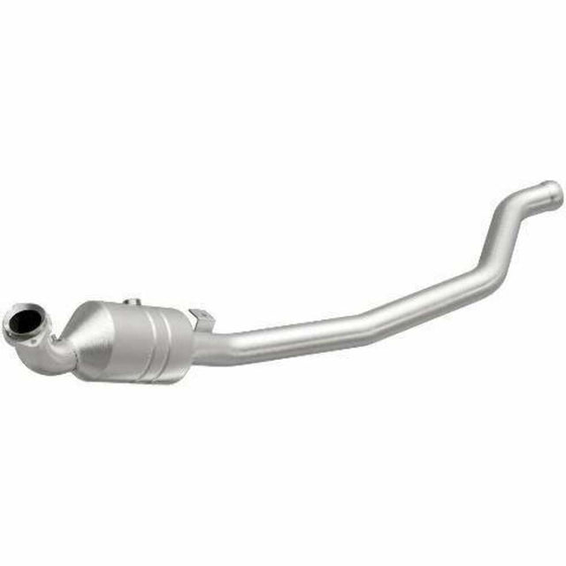 MagnaFlow direct-fit catalytic converter fits 2006-2011 R350 3.5 L 3.5 inch inlet/outlet stainless steel CARB compliant 52178