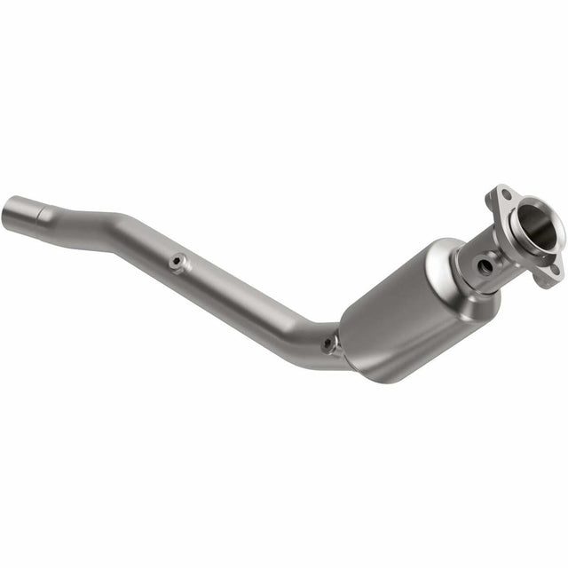 MagnaFlow direct-fit catalytic converter fits 2007-2009 Land Rover Range Rover Sport and Land Rover LR3. Hardware is included to eliminate the hassle of working with corroded facto