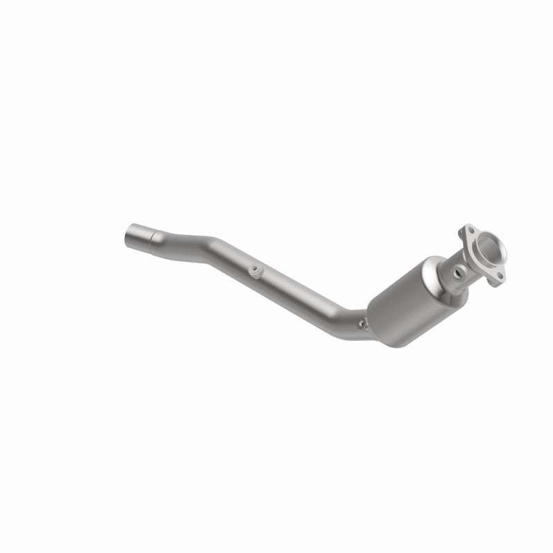 MagnaFlow direct-fit catalytic converter fits 2007-2009 Land Rover Range Rover Sport and Land Rover LR3. Hardware is included to eliminate the hassle of working with corroded facto