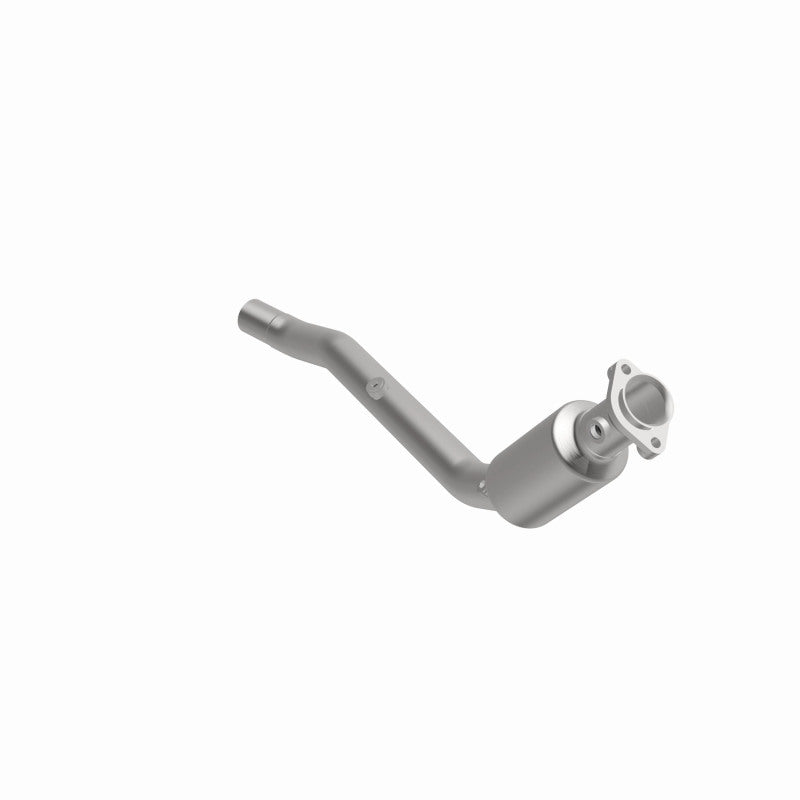 MagnaFlow direct-fit catalytic converter fits 2007-2009 Land Rover Range Rover Sport and Land Rover LR3. Hardware is included to eliminate the hassle of working with corroded facto
