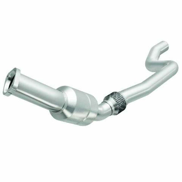 MagnaFlow direct-fit catalytic converter fits 2008 Chrysler 300C 5.7L driver side 5.7L driver side stainless steel CARB compliant OBDII 51584