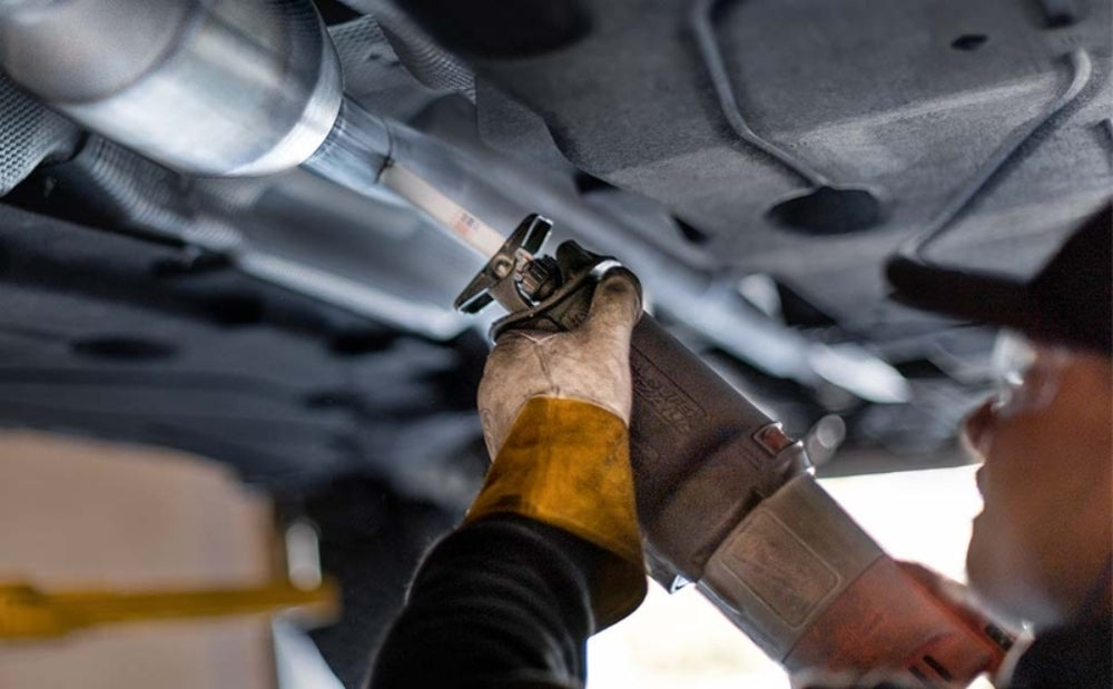 t 2011-2014 Cadillac Escalade Universal Catalytic Converter 2.5 5582376 Magnaflow MagnaFlow Exhaust Products
