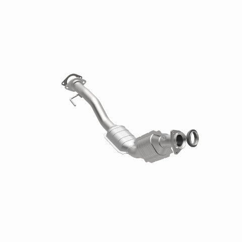 MagnaFlow direct-fit catalytic converter fits 2008-2009 Chevrolet Trailblazer, GMC Envoy, and additional vehicles. Avoid potential exhaust leaks by using the included gaskets to ge