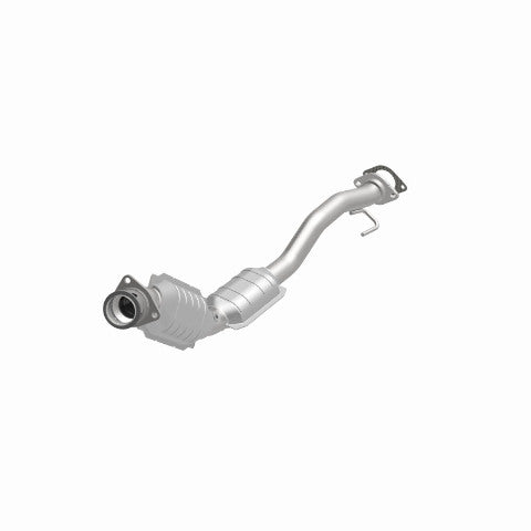 MagnaFlow direct-fit catalytic converter fits 2008-2009 Chevrolet Trailblazer, GMC Envoy, and additional vehicles. Avoid potential exhaust leaks by using the included gaskets to ge