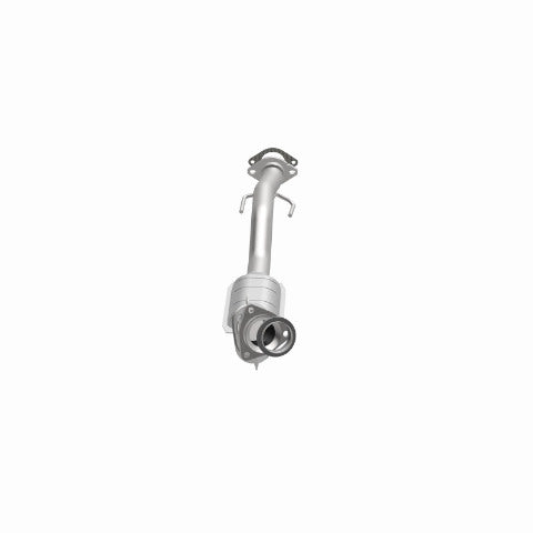 MagnaFlow direct-fit catalytic converter fits 2008-2009 Chevrolet Trailblazer, GMC Envoy, and additional vehicles. Avoid potential exhaust leaks by using the included gaskets to ge